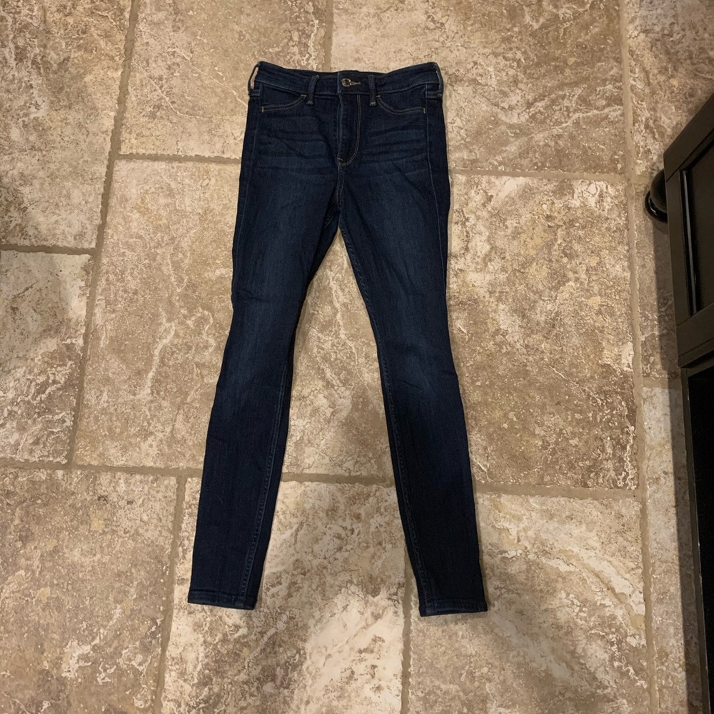 HOLLISTER JEANA